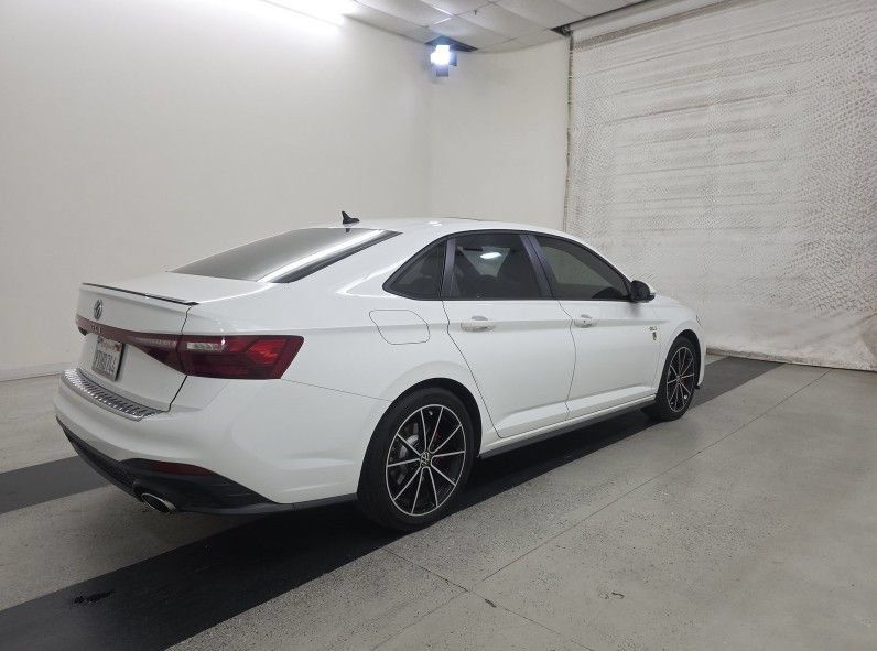 Used 2025 Volkswagen Jetta GLI Autobahn FWD image 3