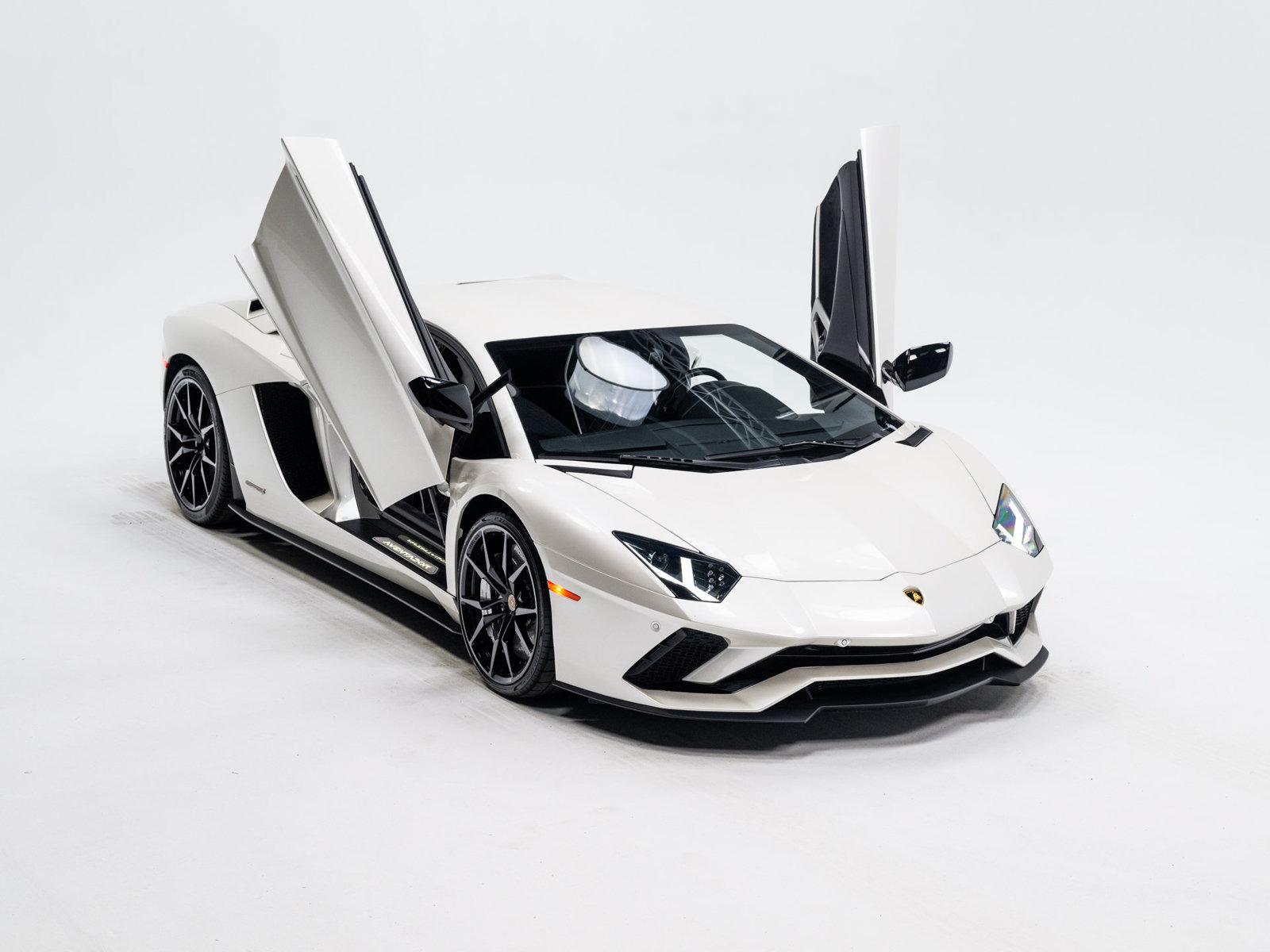 Used 2018 Lamborghini Aventador S AWD/4WD image 8
