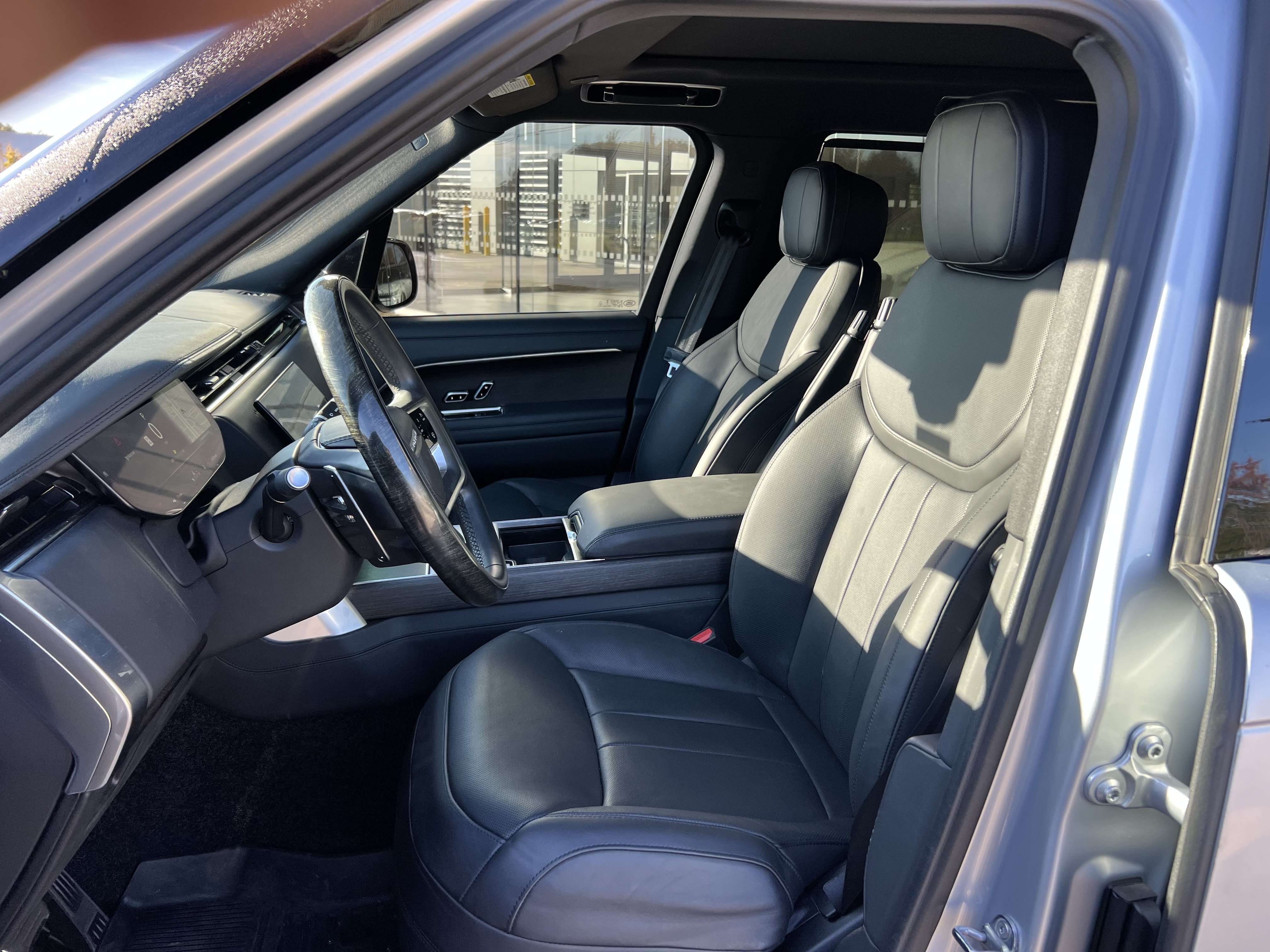 Used 2024 Land Rover Range Rover SE AWD/4WD image 16