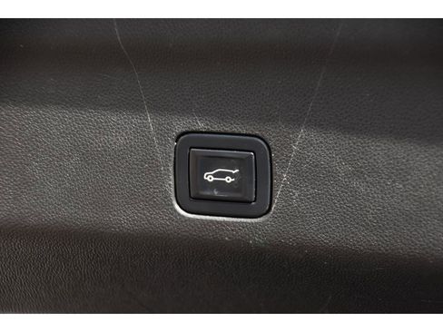 Used 2022 Chevrolet Suburban RST w/ Luxury Package image 24