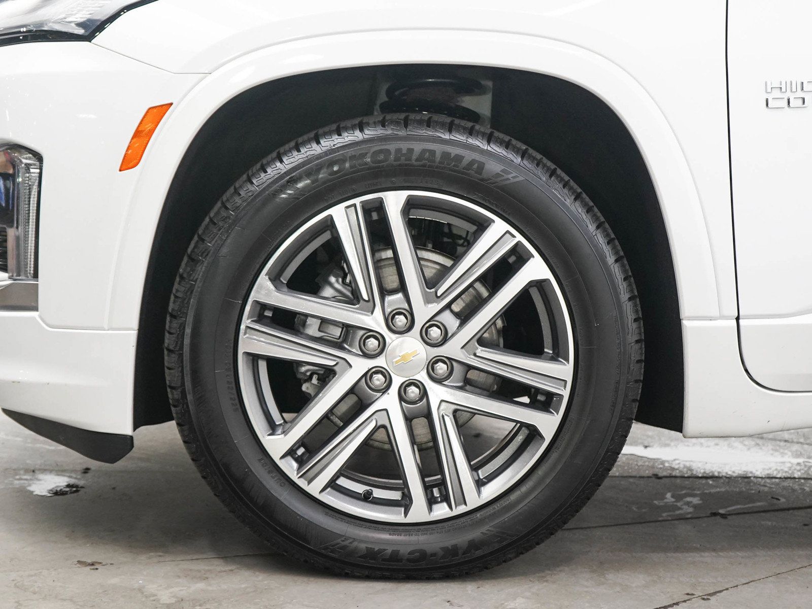 Used 2023 Chevrolet Traverse High Country w/ LPO, Floor Liner Package AWD/4WD image 32