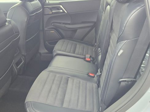 New 2026 Mitsubishi Outlander SE image 13