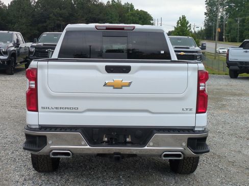 New 2026 Chevrolet Silverado 1500 LTZ w/ LTZ Premium Package AWD/4WD image 9