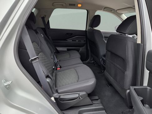 Used 2024 Nissan Pathfinder SV image 18