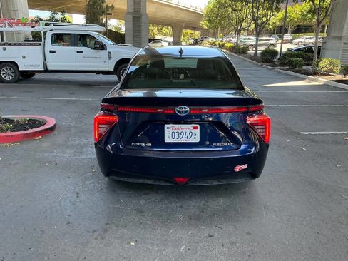Used 2017 Toyota Mirai FWD image 5