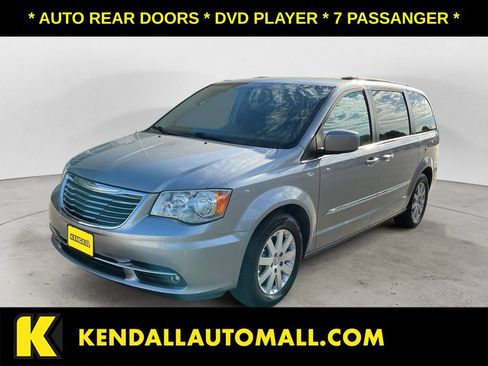 Used 2016 Chrysler Town & Country Touring FWD image 1