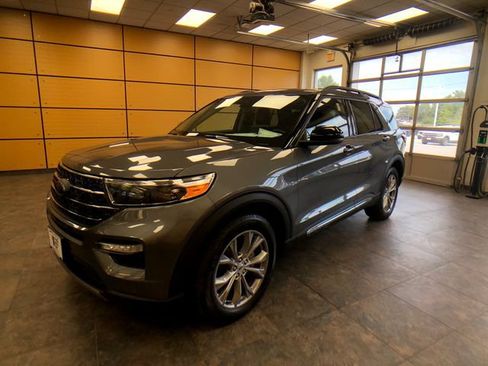 Certified 2023 Ford Explorer XLT w/ Equipment Group 202A AWD/4WD image 3