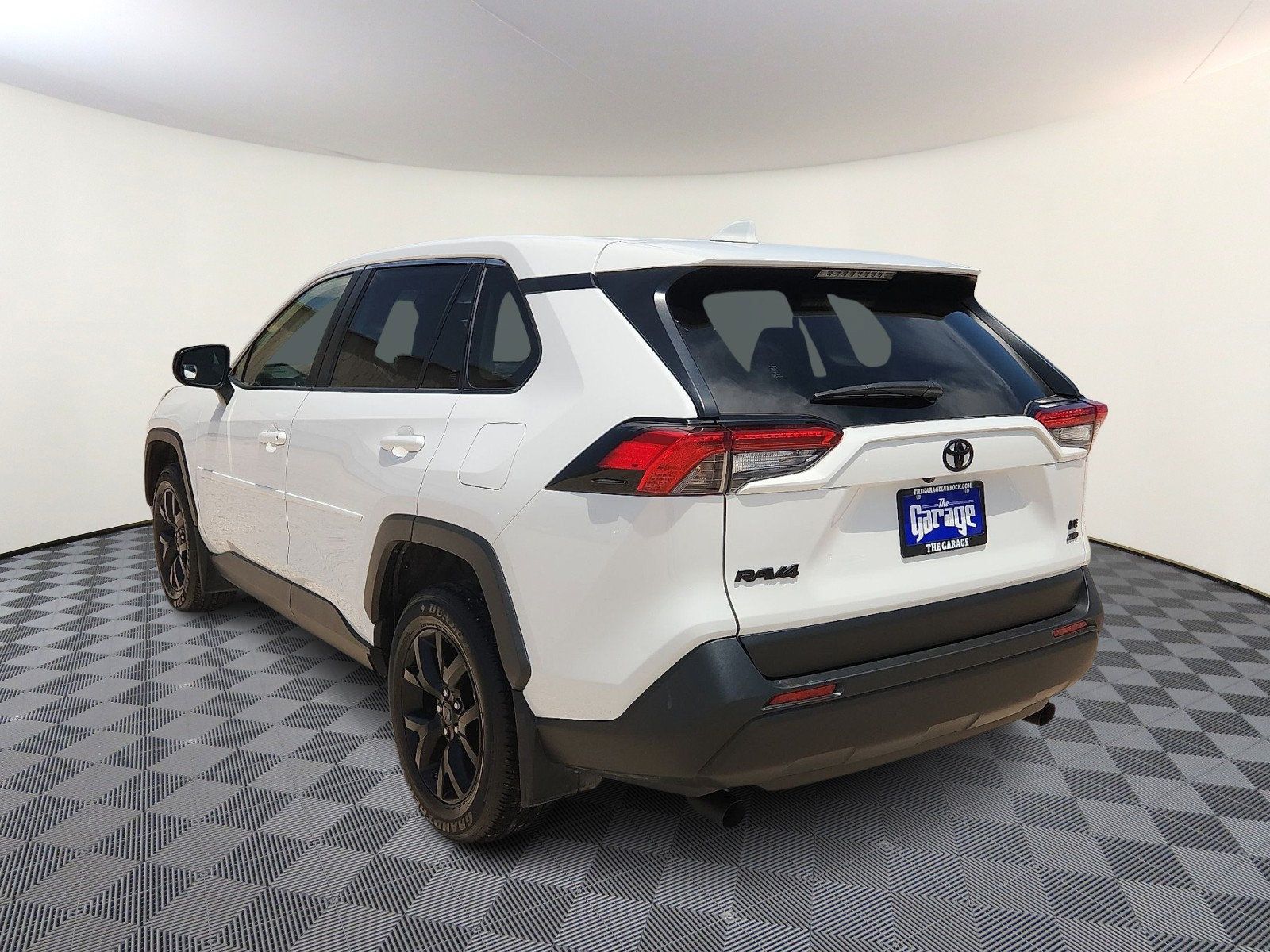 Used 2024 Toyota RAV4 LE AWD/4WD image 3