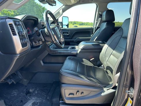 Used 2016 GMC Sierra 2500 Denali w/ Duramax Plus Package AWD/4WD image 9