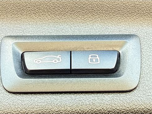 Used 2025 BMW X1 xDrive28i w/ Technology Package image 13