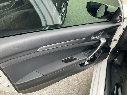 Used 2018 Honda Civic Si image 11
