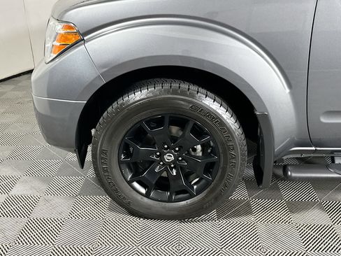 Used 2020 Nissan Frontier SV w/ Midnight Edition Floor Mats image 11