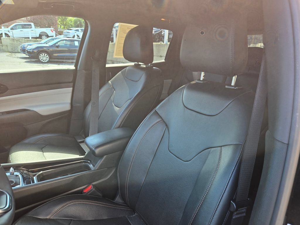Used 2023 Jeep Compass Limited w/ Sun and Sound Group AWD/4WD image 8