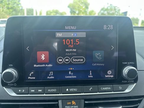 Used 2024 Nissan Altima 2.5 SV FWD image 25