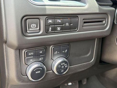 Used 2023 GMC Yukon SLT w/ SLT Luxury Package AWD/4WD image 19