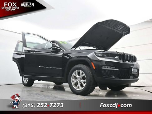 Used 2023 Jeep Grand Cherokee Limited image 32