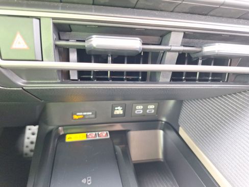 Used 2025 Toyota Camry SE image 26