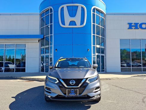 Used 2020 Nissan Rogue Sport SL w/ Premium Package image 2