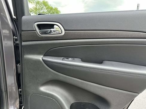 Used 2017 Jeep Grand Cherokee Altitude AWD/4WD image 38