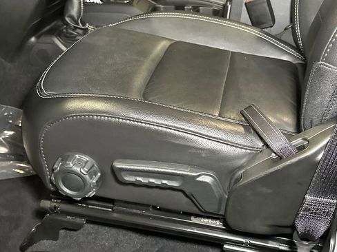 Used 2022 Jeep Wrangler Unlimited Sahara w/ Cold Weather Group image 18