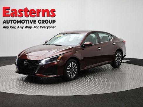Used 2024 Nissan Altima 2.5 SV w/ SV Premium Package AWD/4WD image 1