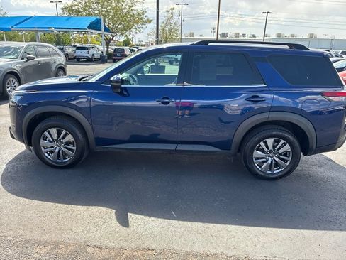 Used 2025 Nissan Pathfinder SV FWD image 3