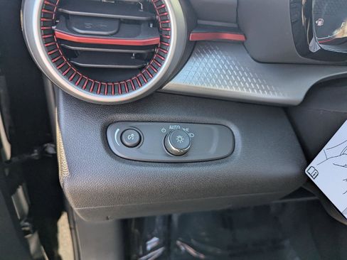 New 2026 Chevrolet Trax RS w/ Sunroof Package image 32