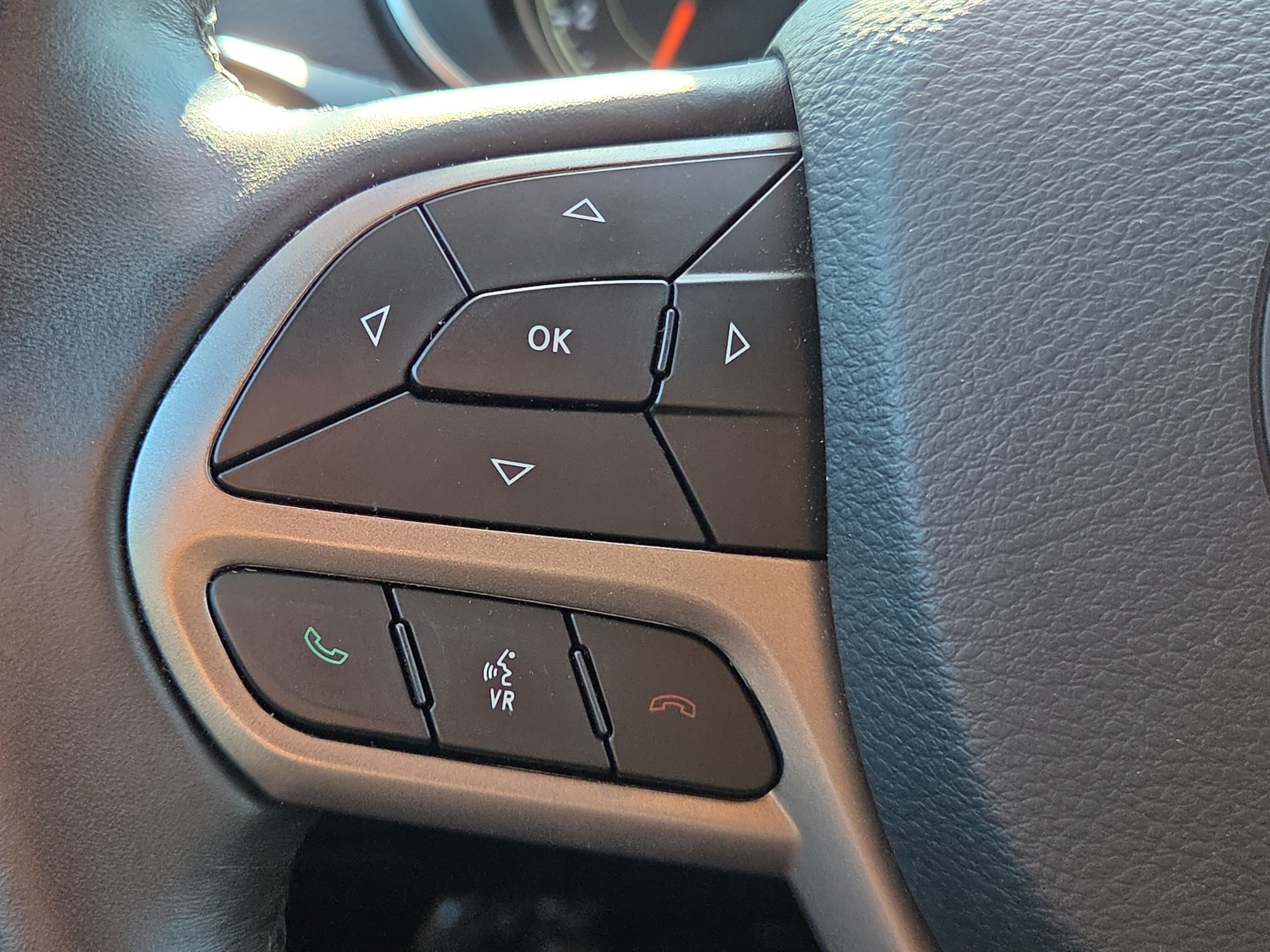 Used 2019 Jeep Cherokee Latitude Plus FWD image 24
