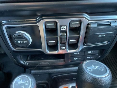 Used 2019 Jeep Wrangler Unlimited Sahara w/ Advanced Safety Group image 28