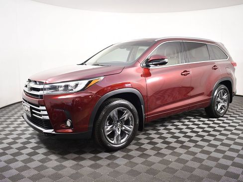 Used 2017 Toyota Highlander Limited image 2