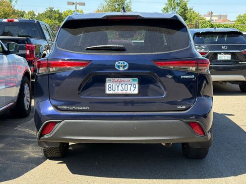 Used 2021 Toyota Highlander XLE AWD/4WD image 5