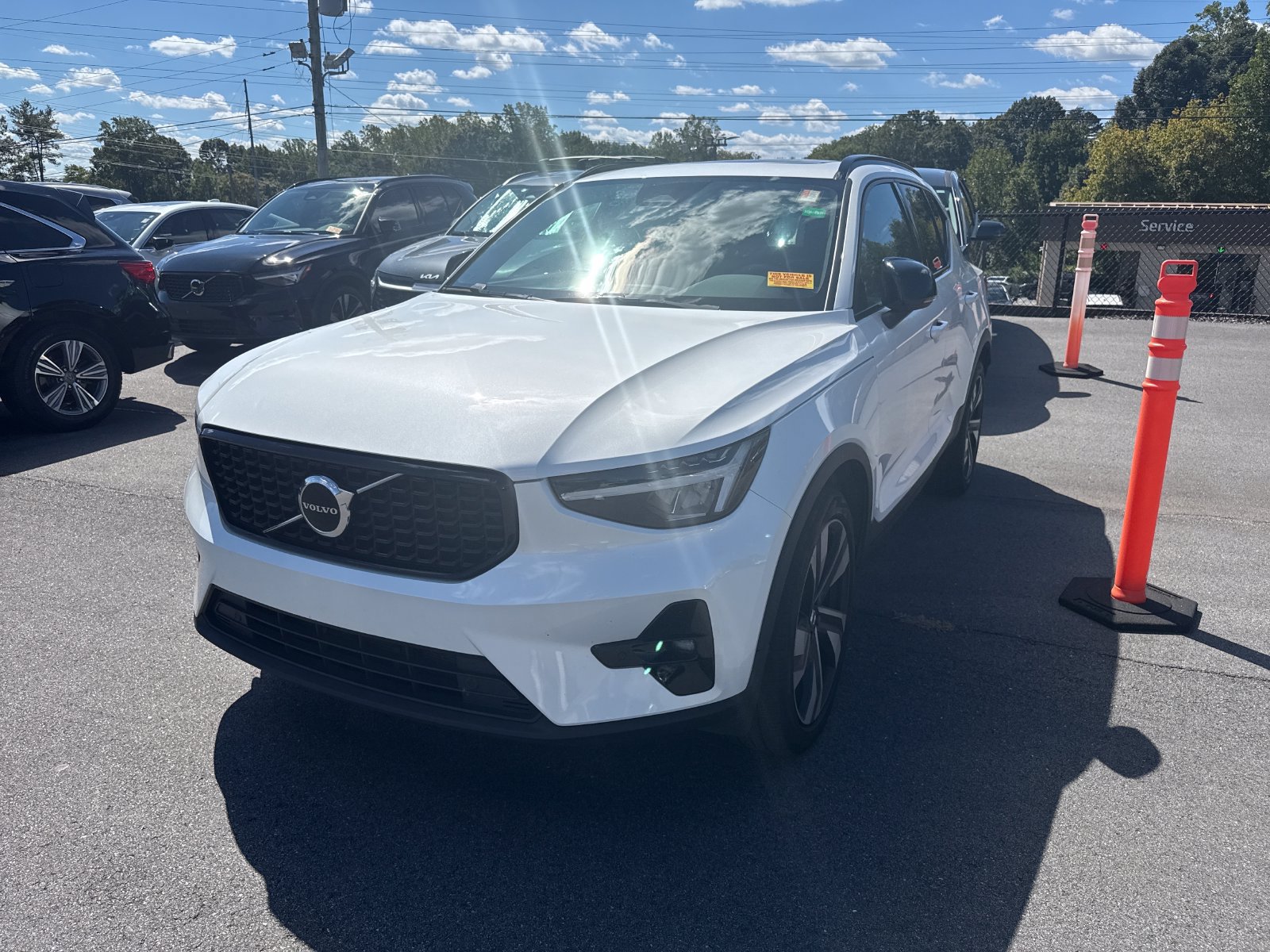 Used 2023 Volvo XC40 B5 Plus w/ Protection Package Premier AWD/4WD image 2