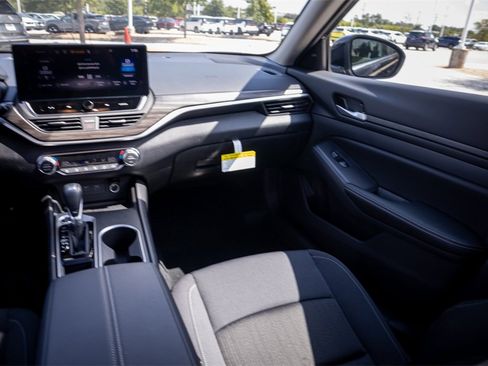 New 2025 Nissan Altima 2.5 SV w/ SV Special Edition Package image 18