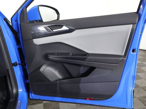 Used 2022 Volkswagen Taos SEL image 25