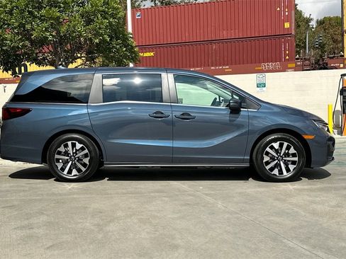 New 2026 Honda Odyssey EX-L image 3