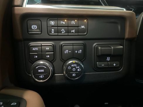 New 2026 Chevrolet Suburban High Country AWD/4WD image 32