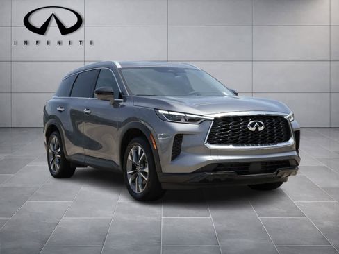 Certified 2025 INFINITI QX60 Luxe w/ Vision Package FWD image 3
