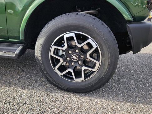 Used 2025 Ford Bronco Outer Banks image 9