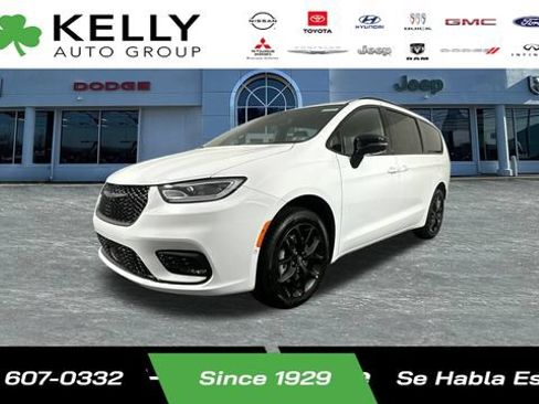 New 2026 Chrysler Pacifica Limited w/ S Appearance Package AWD/4WD image 1