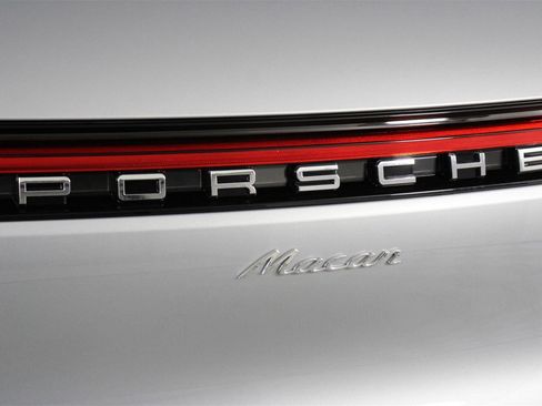 New 2026 Porsche Macan image 22