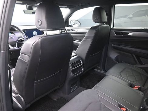 Certified 2024 Volkswagen Atlas Cross Sport SE image 2