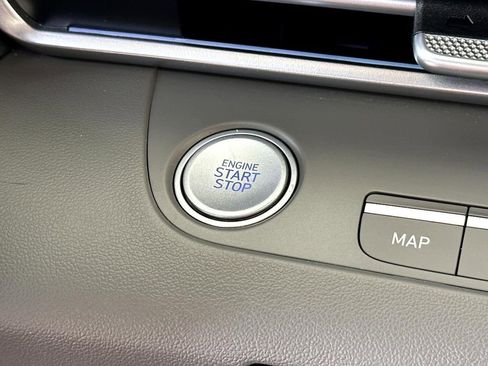 Used 2024 Hyundai Elantra SEL image 18