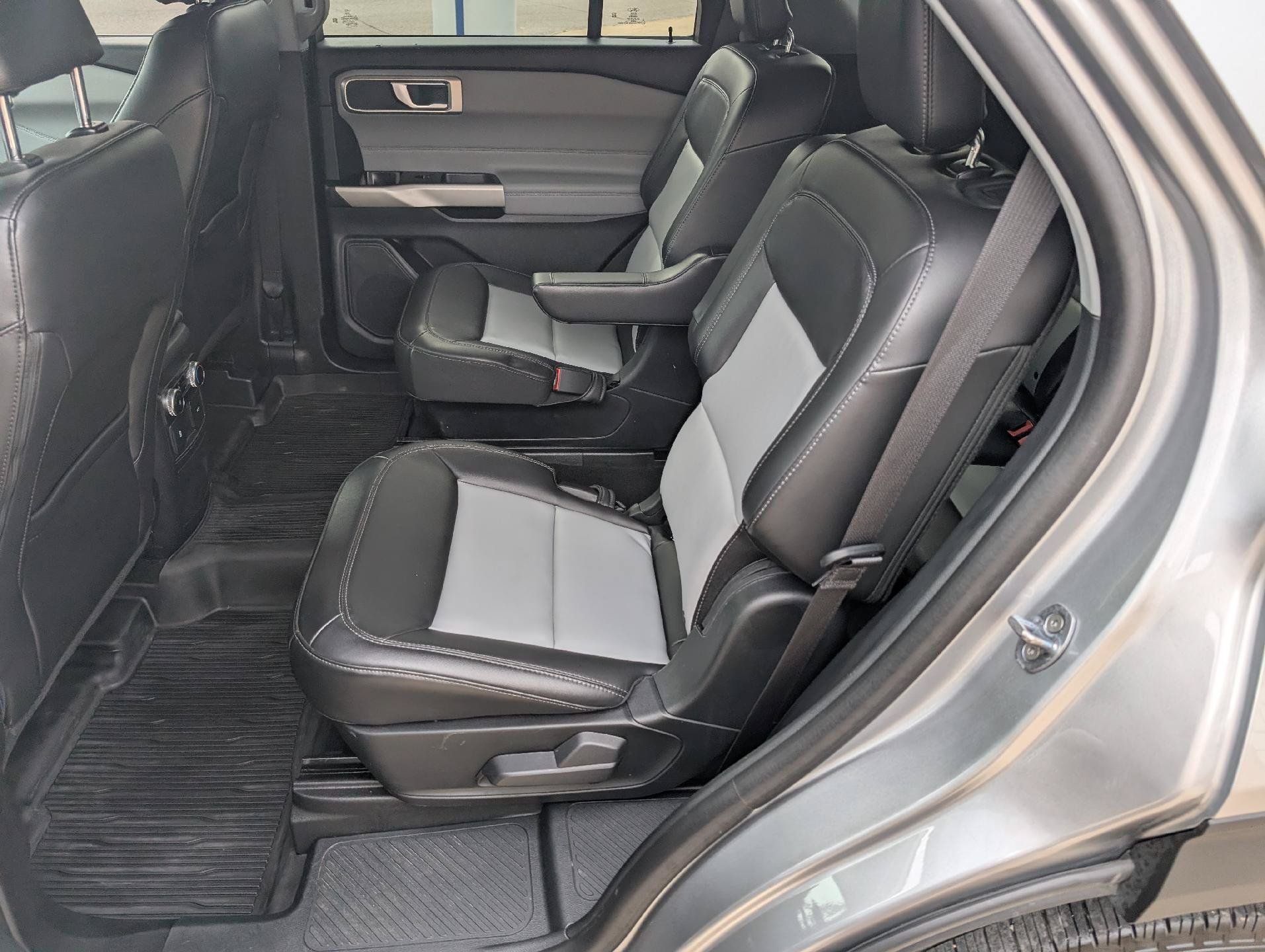Used 2024 Ford Explorer XLT w/ Equipment Group 202A AWD/4WD image 14