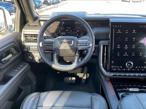 Certified 2025 GMC Yukon Denali image 7