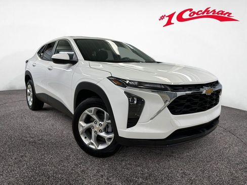 Certified 2025 Chevrolet Trax LS w/ LS Convenience Package image 1