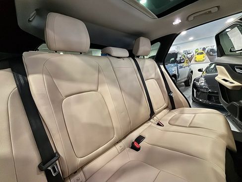 Used 2018 Jaguar F-PACE Premium AWD/4WD image 18