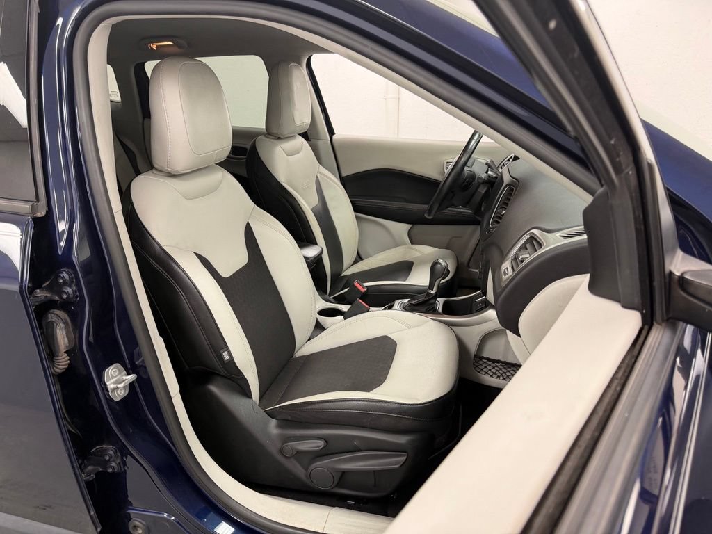Used 2018 Jeep Compass Latitude w/ Popular Equipment Group FWD image 11