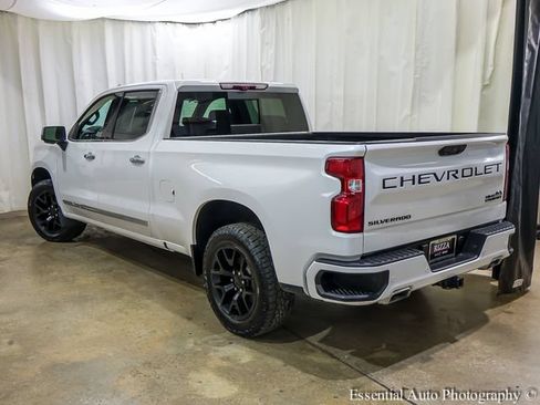 Used 2024 Chevrolet Silverado 1500 High Country w/ High Country Premium Package AWD/4WD image 9