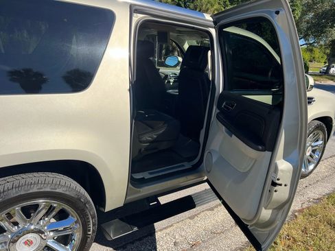 Used 2014 Cadillac Escalade ESV Platinum image 21