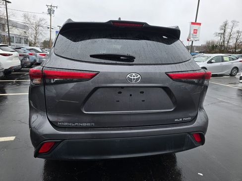 Used 2022 Toyota Highlander XLE image 6